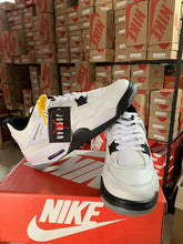 Jordan 4: O Ícone do Estilo e Performance na cor Branco com Preto - Masculino - Asah Store